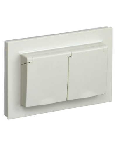Розетка 2-местная с з/к РСбш12-3-44-БрКр бежевый BRITE (BR-R26-16-44-K10-F). Розетка с заземлением с защитными шторками и крышкой в сборе. IEK в Миассе