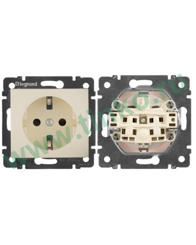 Розетка Valena 2К+3 с защитными шторками, на винтах 16А 250В, слоновая кость (774321). Розетка. LegranD в Миассе